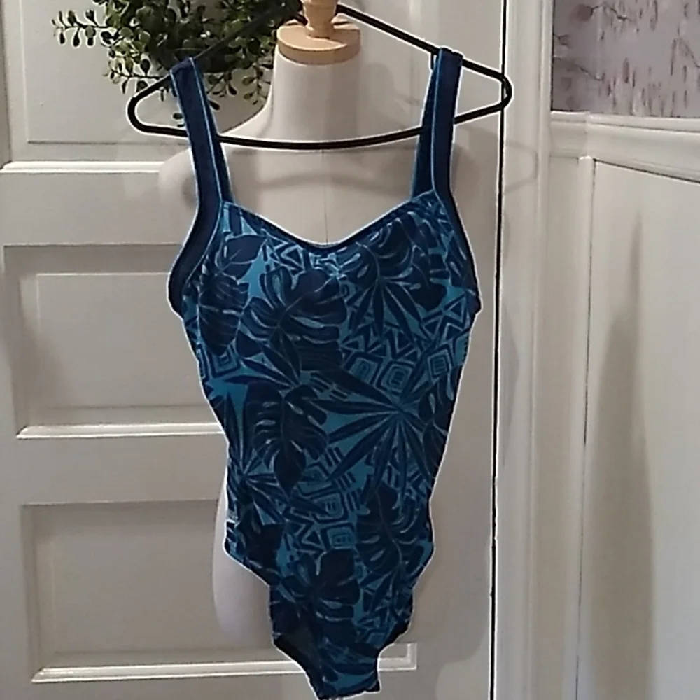 Speedo one piece swim 🏊‍♀️ bathing suit 14